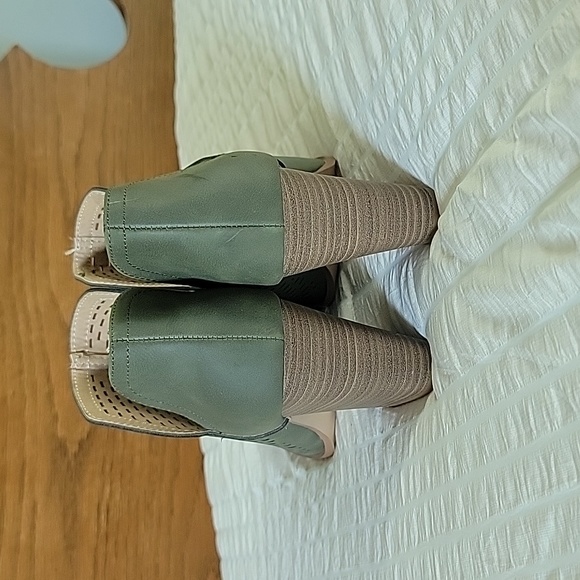 Restricted - Picture 4 of 6